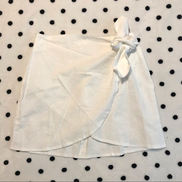 SHEIN White Wrap Skirt Size Medium - Picture 6 of 8